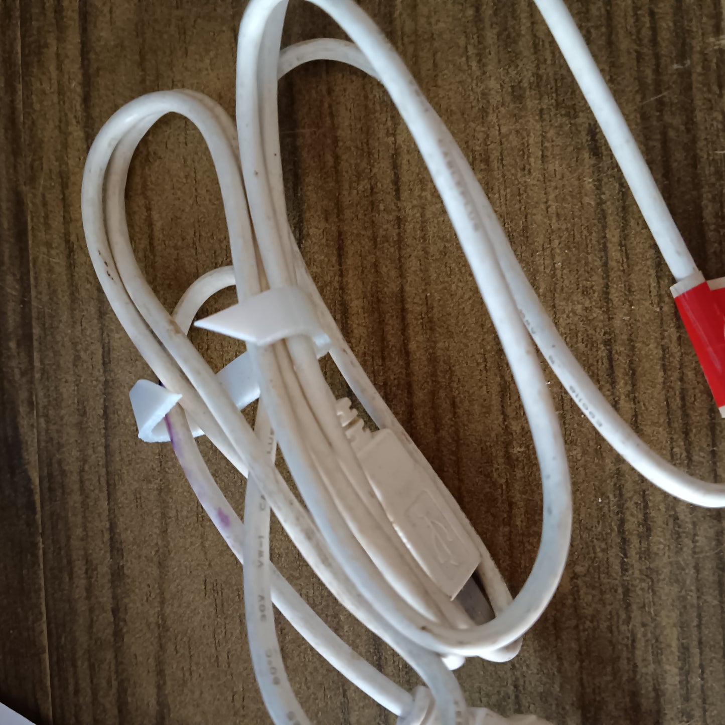 Cable Clip - Wire Organizer - USB / Phone