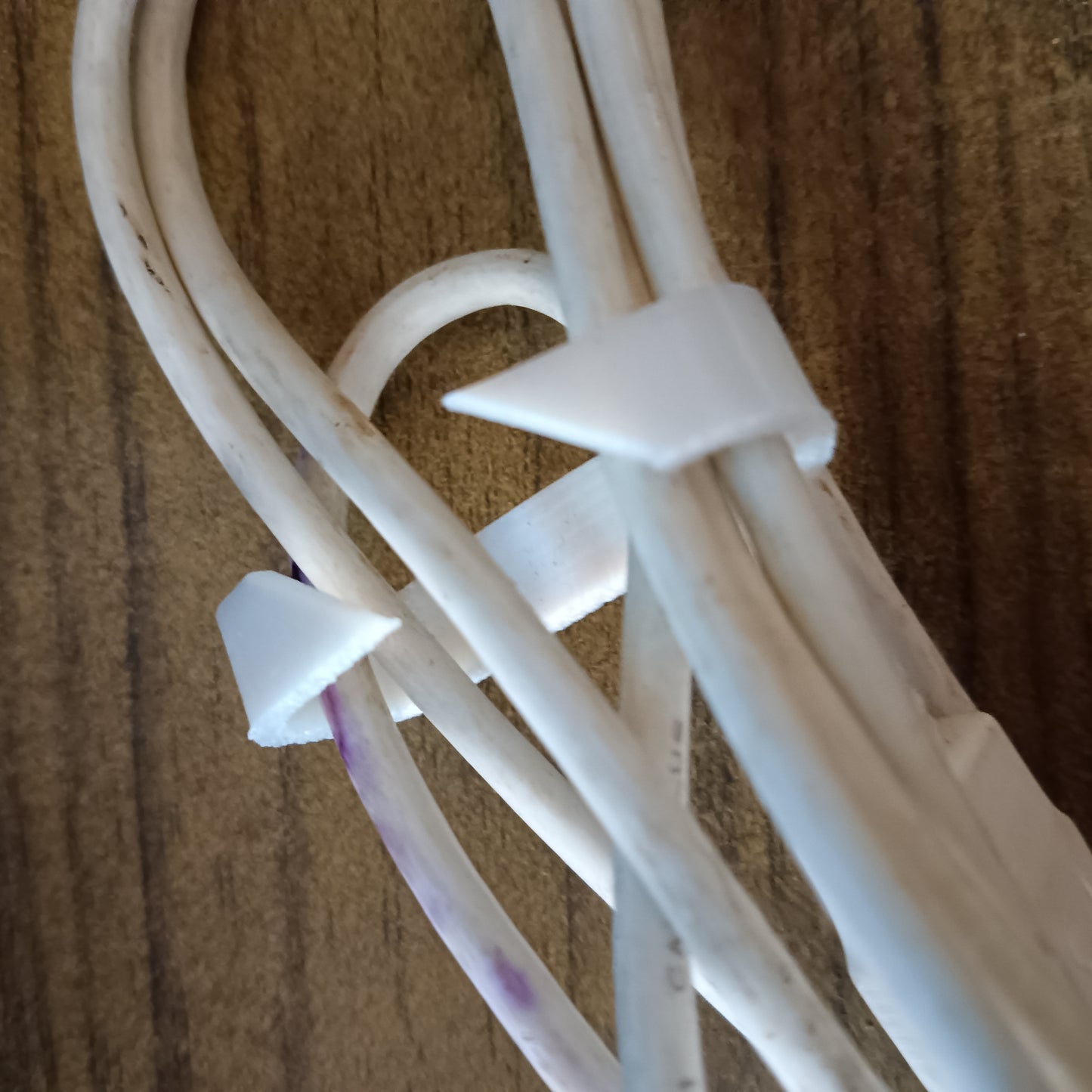 Cable Clip - Wire Organizer - USB / Phone